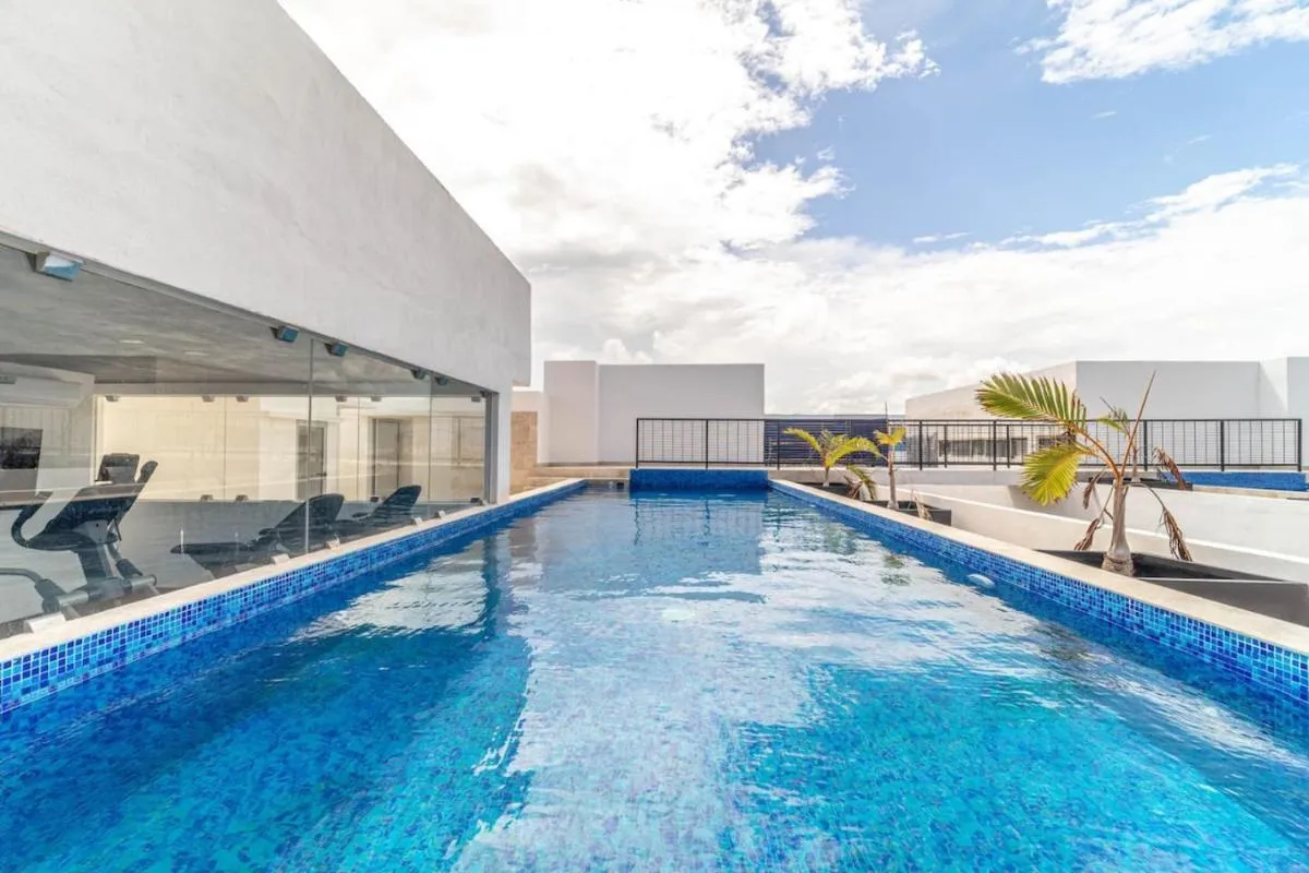 Image 3 of 1 BD Suite with Private Balcony, Rooftop Pool, Gym