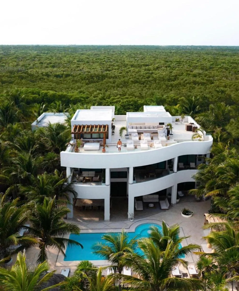 Image 3 of 8 Bedroom Luxury Villa with Private Chef Included