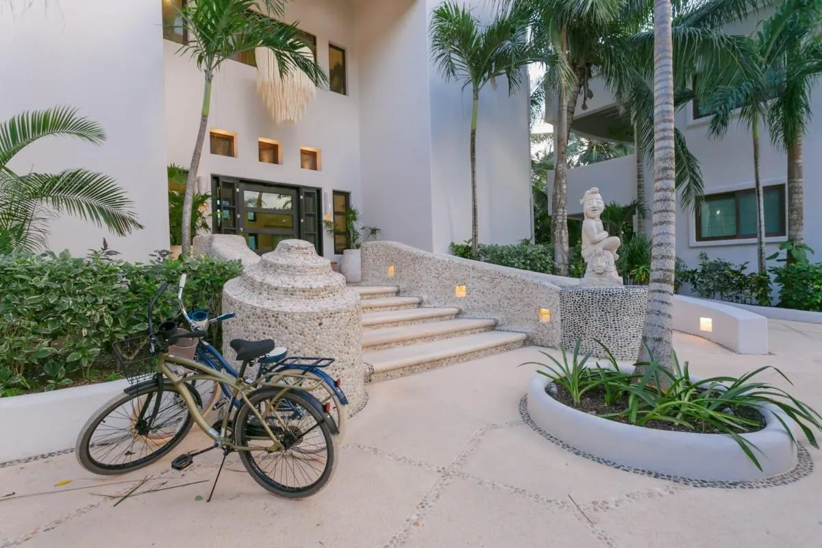 Image 4 of 8 Bedroom Luxury Villa with Private Chef Included