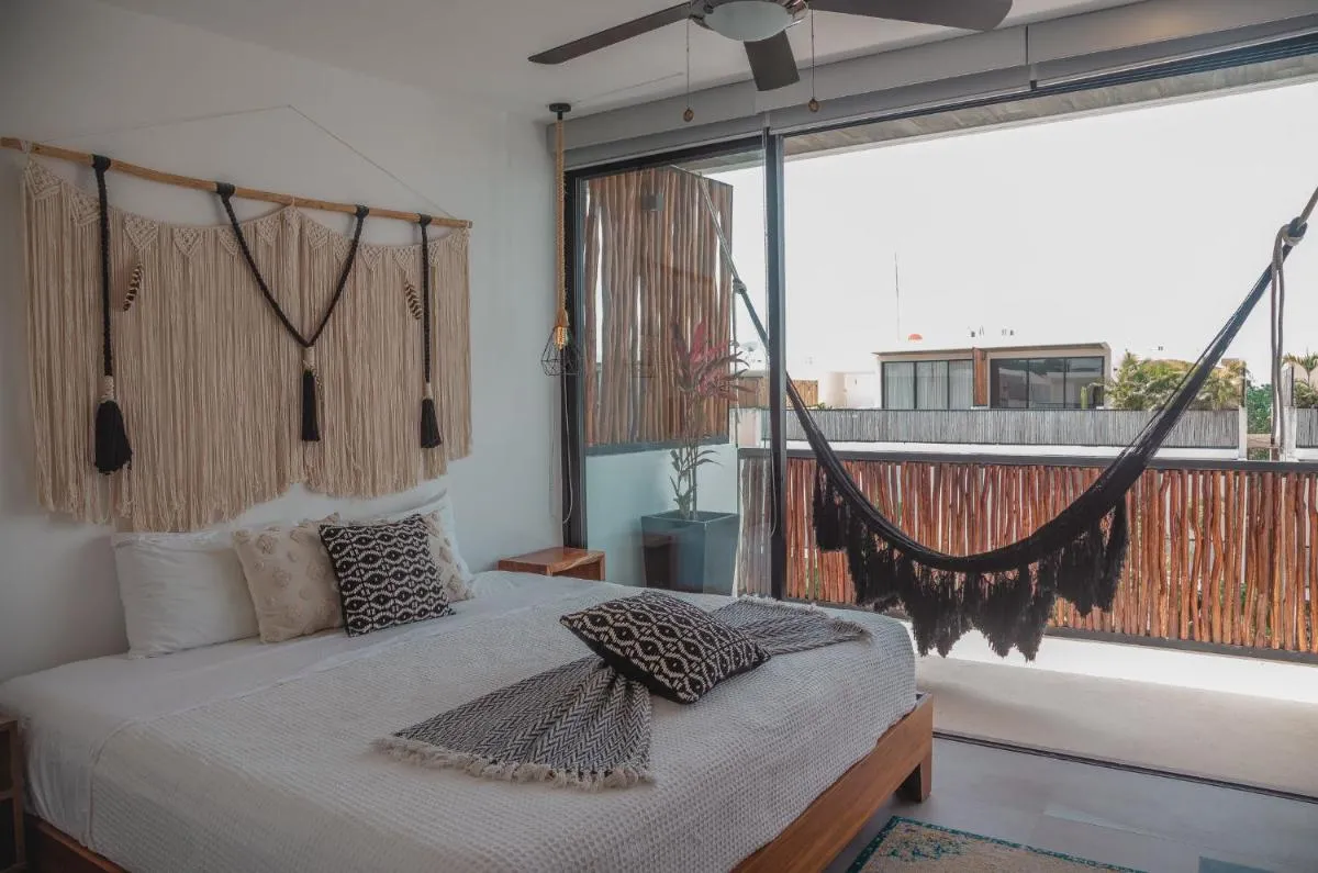Image 1 of Amazing New Pent House with Private Pool!!