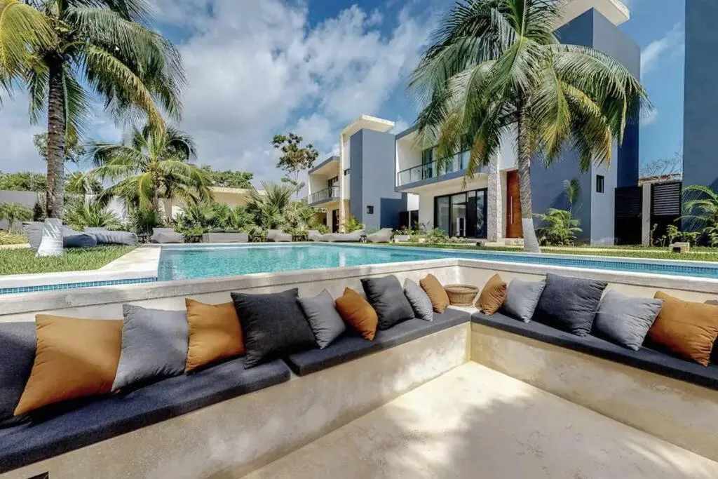 Image 3 of Contemporary poolside Condo, Wi-Fi – Paraiso Kaanal 101