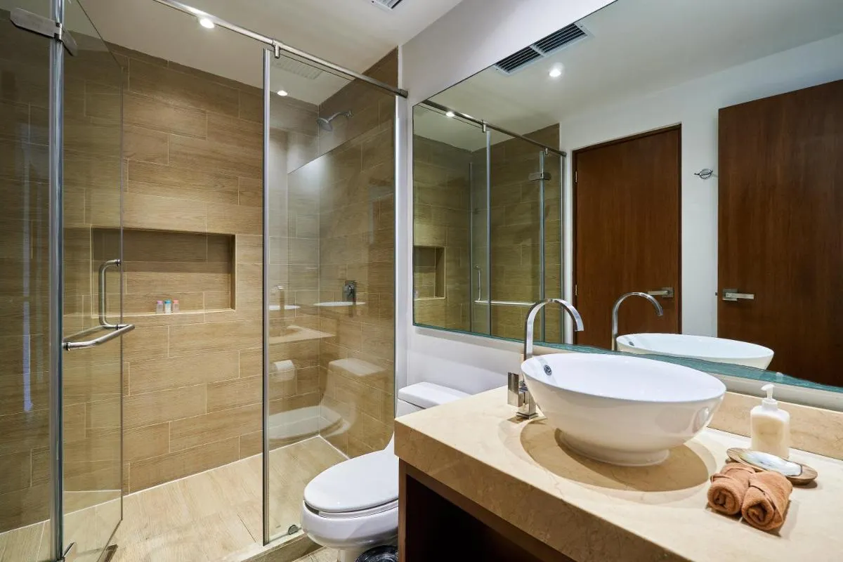 Image 2 of Luxury Penthouse with Private Rooftop & Hot Tub