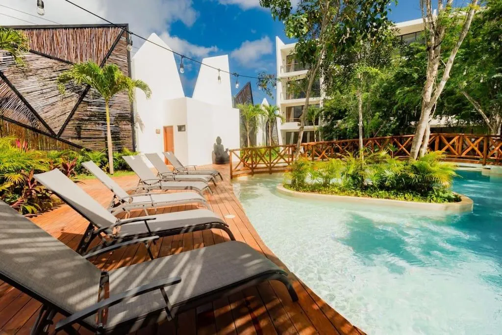 Image 1 of Near Beach+Jungle Views. King bed+220 megs+2 bikes