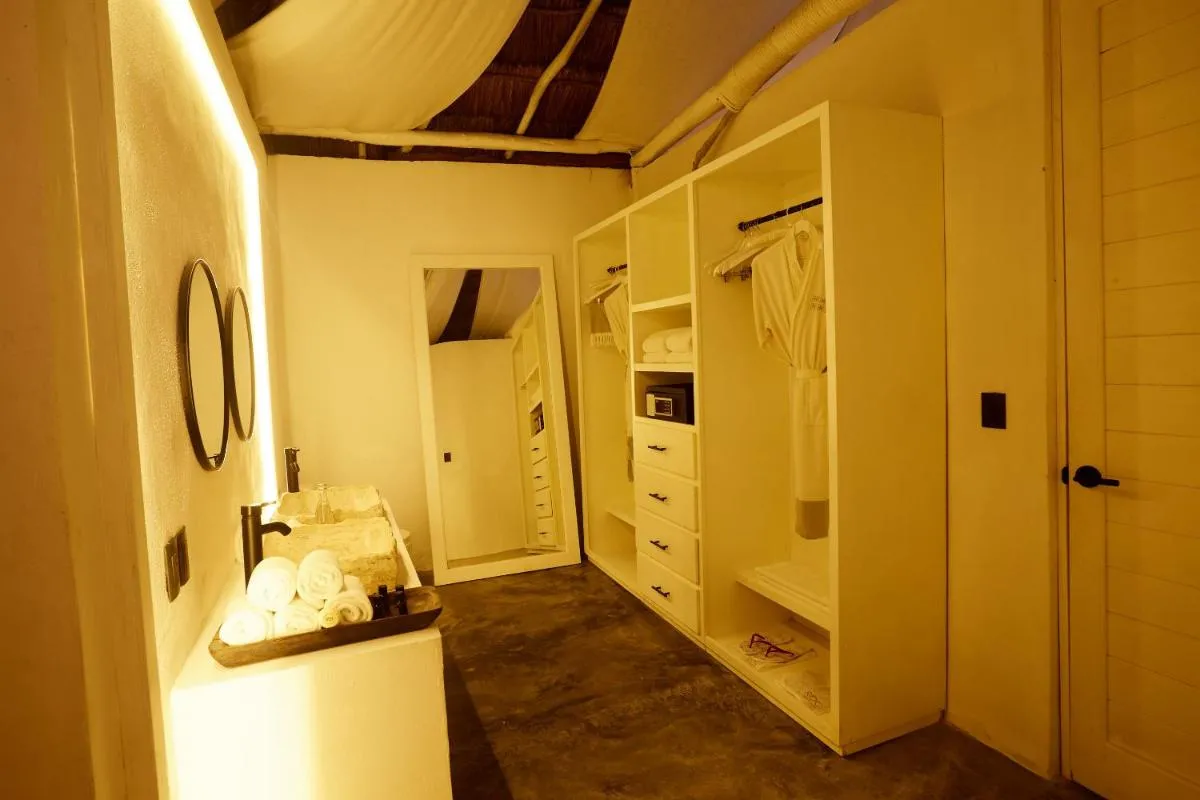 Image 1 of Roc Luxe Tulum