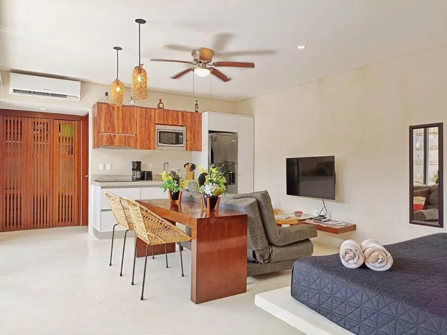 Image 5 of Saskab 10 Lovely 2BR PH, minutes from the sea & downtown!
