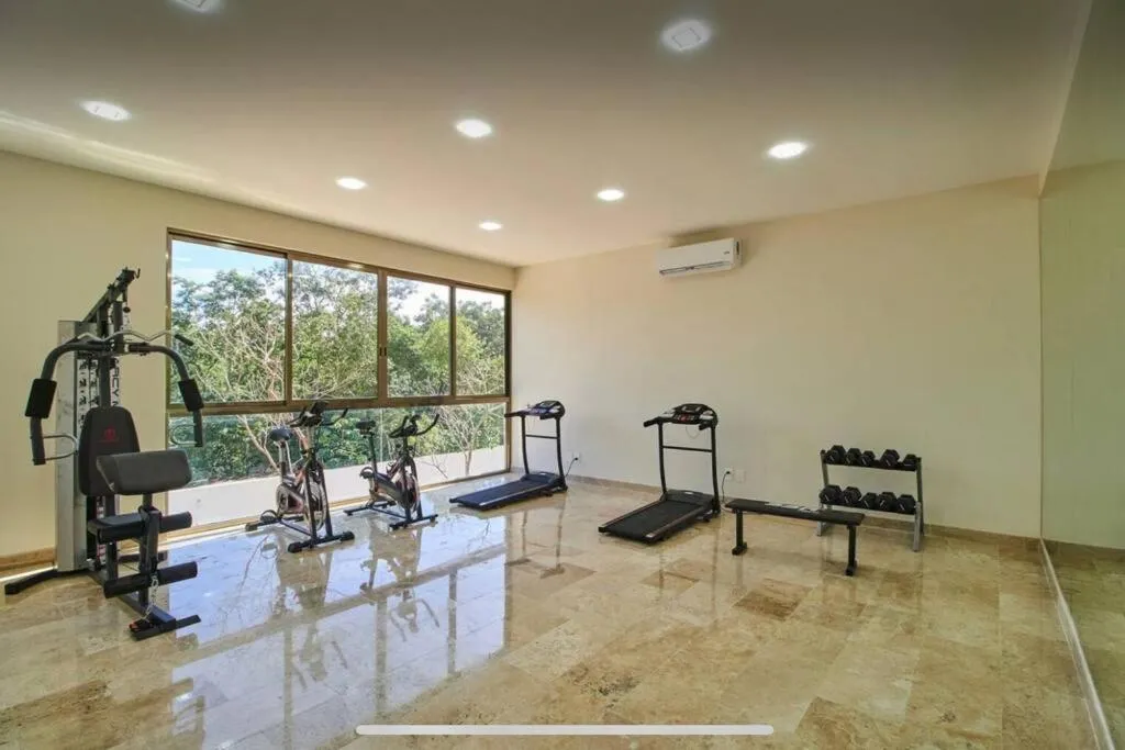 Image 2 of Sherlock – Swim up Suite & Gym & Beach Club Access