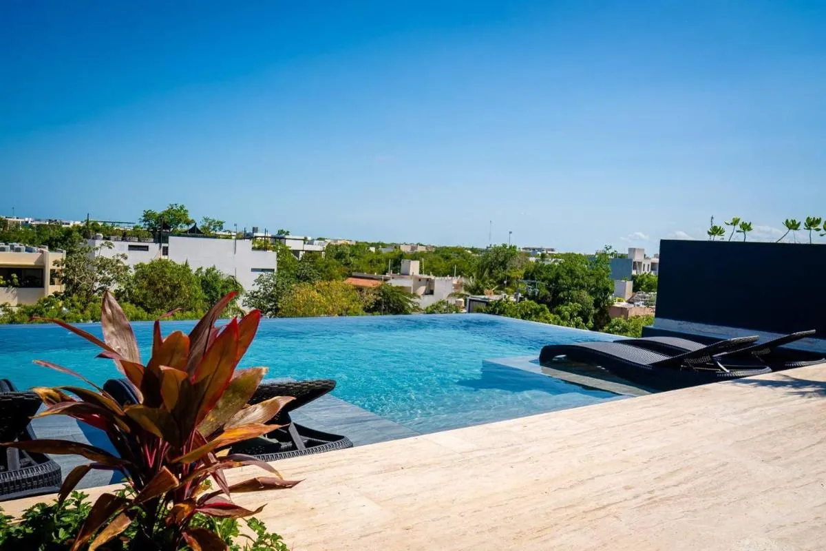 Image 2 of Studio Apt Great Location Amazing Rooftop Pool
