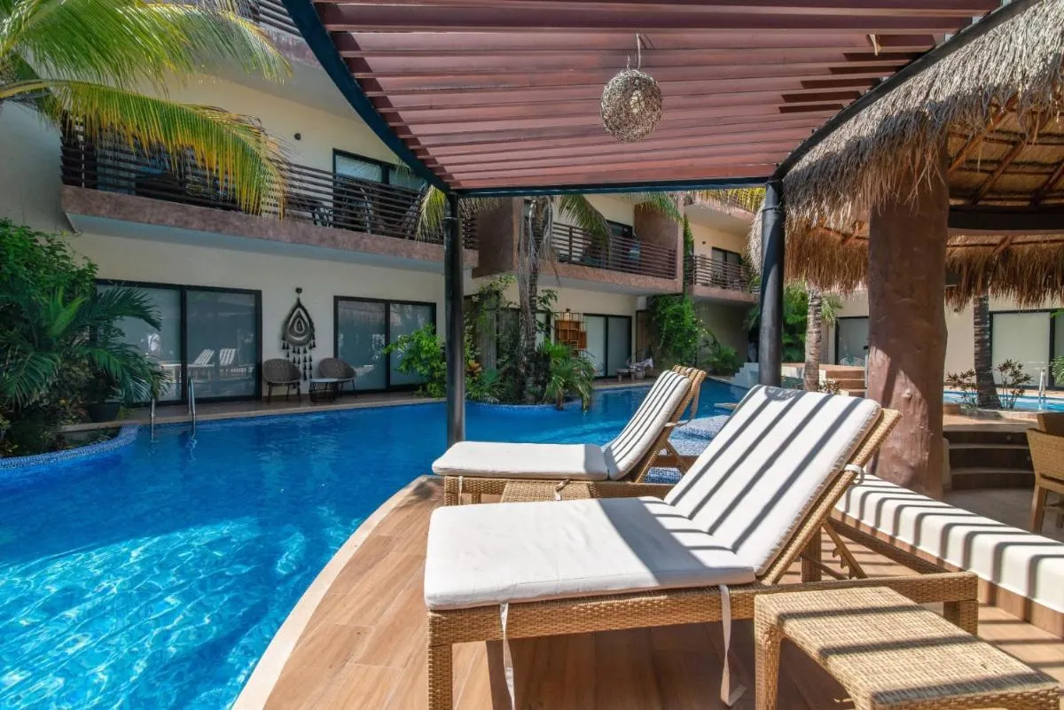 Image 5 of Tropical Elegance: Luxurious Apt with Pool View