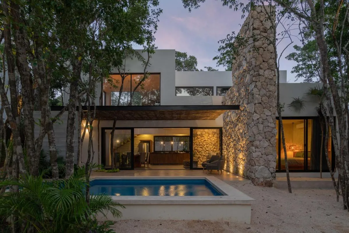 Image 2 of Twelve O’Clock – Luxury Villas