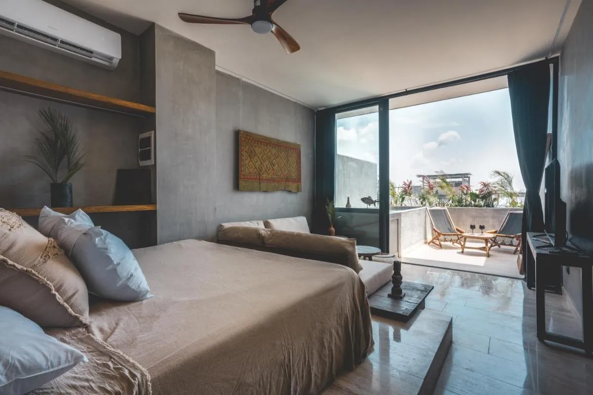 Image 1 of Urbano by Sundara